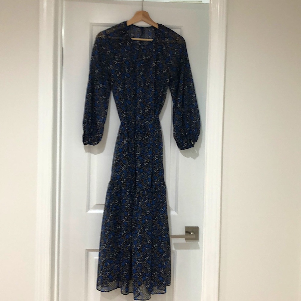 Long-Sleeved maxi dress with blue and grey flowers